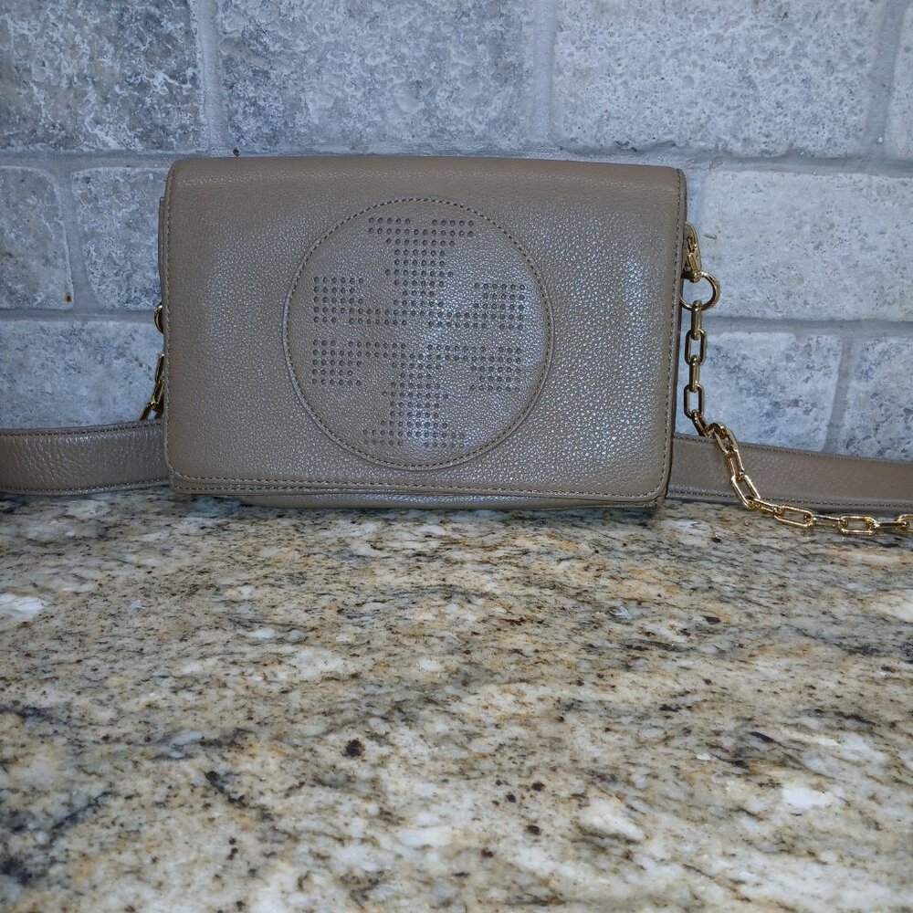 Tory Burch Pebbled Leather Perforated Logo Crossbody W/ A Dust Bag - Picture 2 of 10